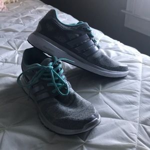 Adidas Size 9 women’s running shoes —LIKE NEW—